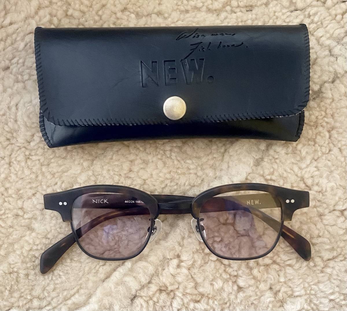激安直営店 新品　NEW. NICK 眼鏡黄金比の50’60’年代ビンテージテンプテイスト！安心な眼鏡レンズ素材の無色UVカットレンズ可能！純正ケース付 2 c セル、プラスチックフレーム