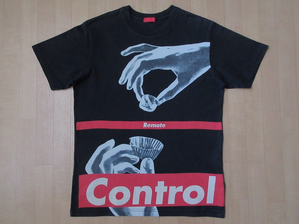 00's バーバラ・クルーガー ユニクロ Remote Control 1993 オーバープリント Tシャツ L位 黒Barbara Kruger UTボックス ロゴ 芸術ART美術館_Remote Control・1993・Tシャツ表面