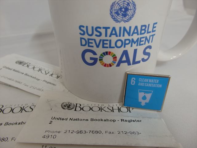 SDGsピンバッジ　1個(1540円税込・送料無料）6. 安全な水とトイレを世界中に（Clean water and sanitation）（国連ブックショップ購入UN56