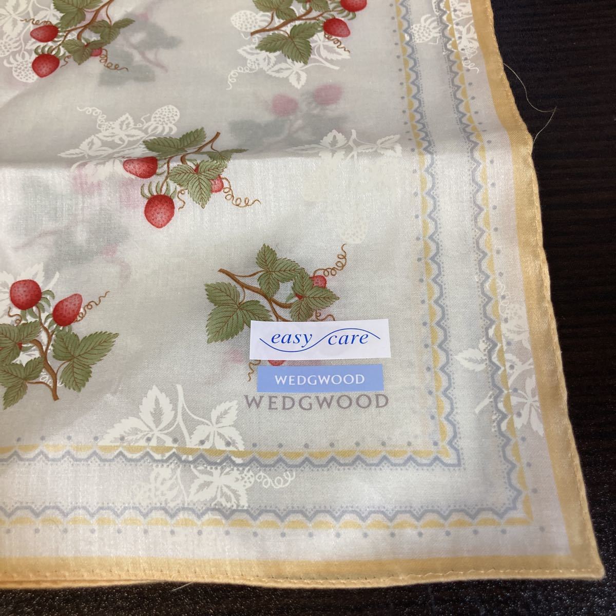 新品☆レディース 大判ハンカチーフ care easy wedgewood しわになりにくい ウェッジウッド ワイルドストロベリー 約50cm 綿100% 黄色 人気ブレゼント! 約50cm 新品☆レディース 大判ハンカチーフ care easy wedgewood しわになりにくい ウェッジウッド ワイルドストロベリー 約50cm 綿100% 黄色 人気ブレゼント! 約50cm