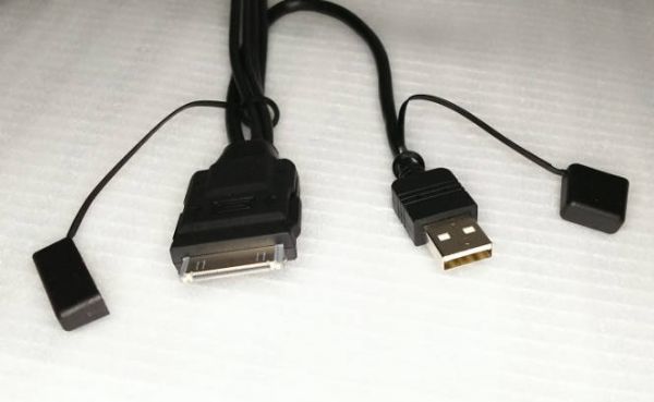 在庫限り　ダイハツ オプション純正ナビ NSZP-W64D(NVF-1038ZY)　NSZP-D64D(NVF-1138ZY)用 iPod/USB接続ケーブル　未使用品 sas④_コネクタ類の拡大写真
