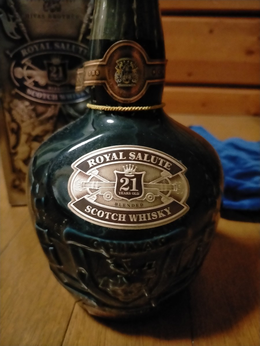 スコッチ・ウイスキー シーバス  ロイヤルサルート 陶器ボトル 700ml