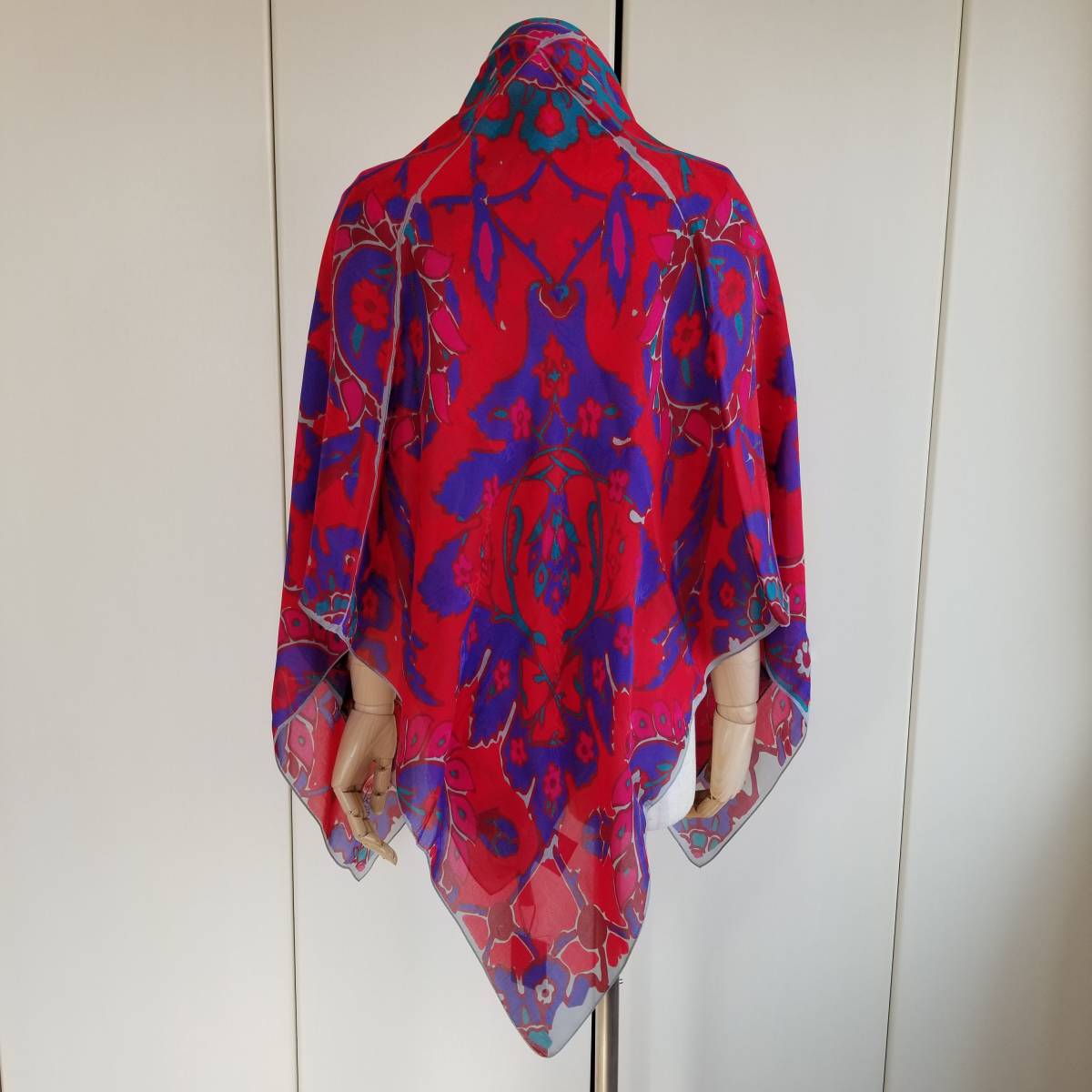 日本製 シルクシフォン 大判スカーフ レッド 新品 Vivienne 日本製 シルクシフォン 大判スカーフ レッド 新品 Vivienne