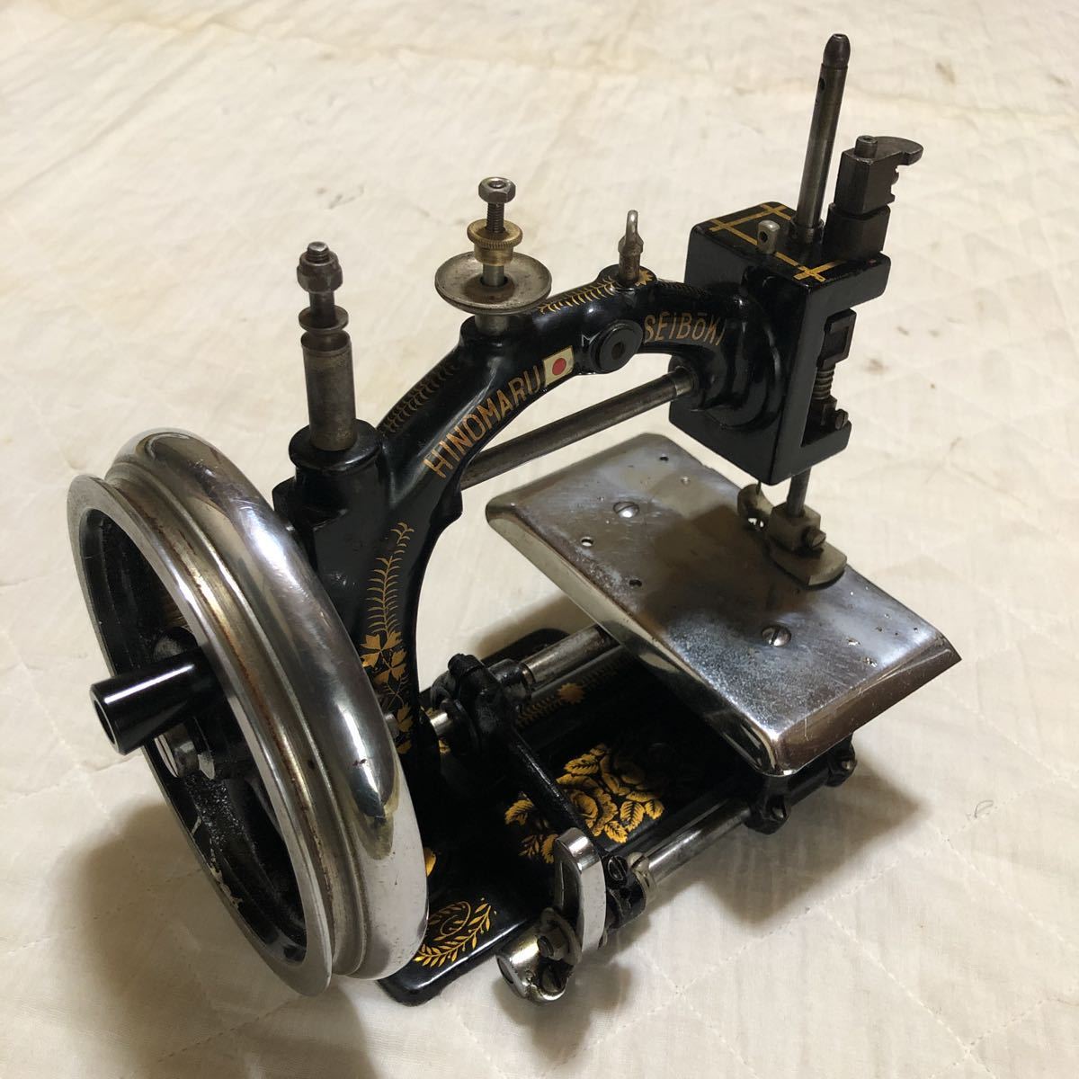  antique. Brother sewing machine one serial number. judgment ending.HINOMARU.SEiBOKI. beautiful goods. length rare article. moveable goods. weight approximately 4.5kg. pcs. width 14.6 centimeter..