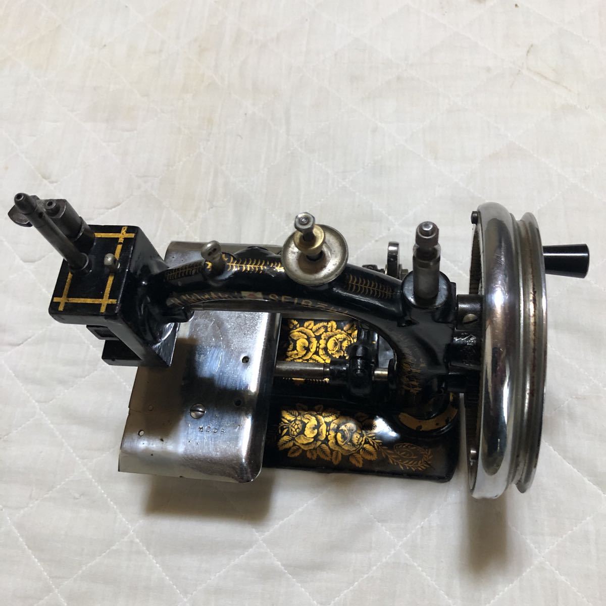  antique. Brother sewing machine one serial number. judgment ending.HINOMARU.SEiBOKI. beautiful goods. length rare article. moveable goods. weight approximately 4.5kg. pcs. width 14.6 centimeter..
