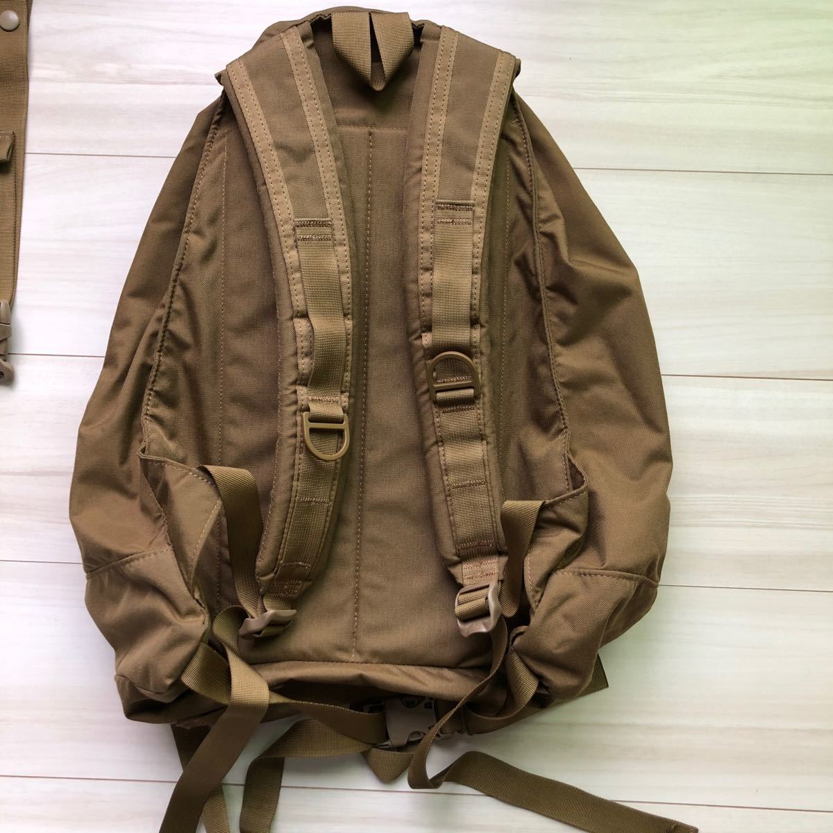 Gregory グレゴリー × BEAMS PLUS DAY PACK COYOTE コヨーテ Gregory グレゴリー × BEAMS PLUS DAY PACK COYOTE コヨーテ