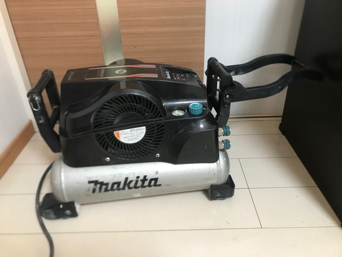 良品 マキタコンプレッサー 高圧常圧AC430XL 大容量16L エアー漏れ