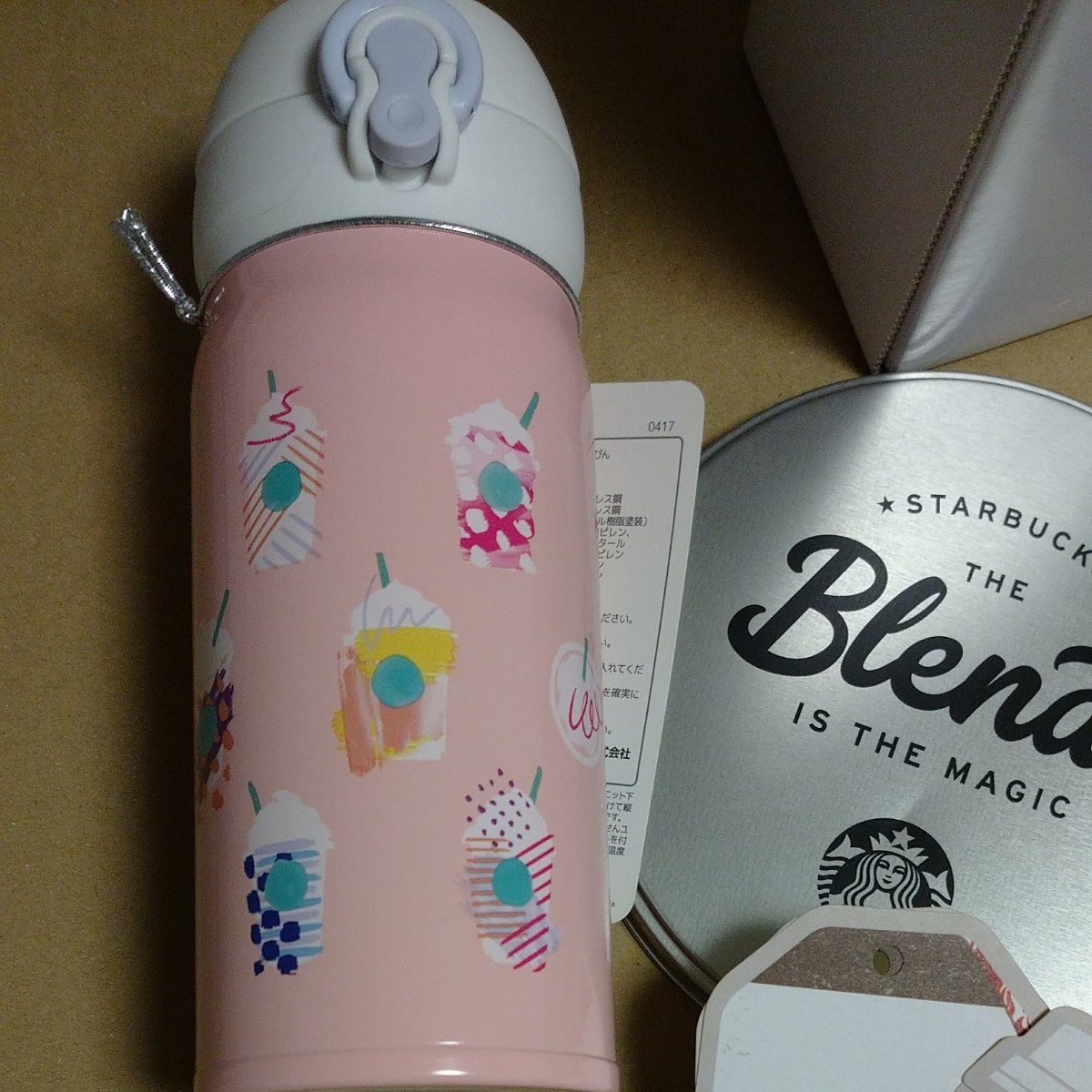 Paypayフリマ スタバ ステンレスタンブラー 水筒 フラペチーノ Thermos サーモス ピンク ホリデーステッカー 缶 スタバ スターバックス Paypayフリマ スタバ ステンレスタンブラー 水筒 フラペチーノ Thermos サーモス ピンク ホリデーステッカー 缶 スタバ スターバックス