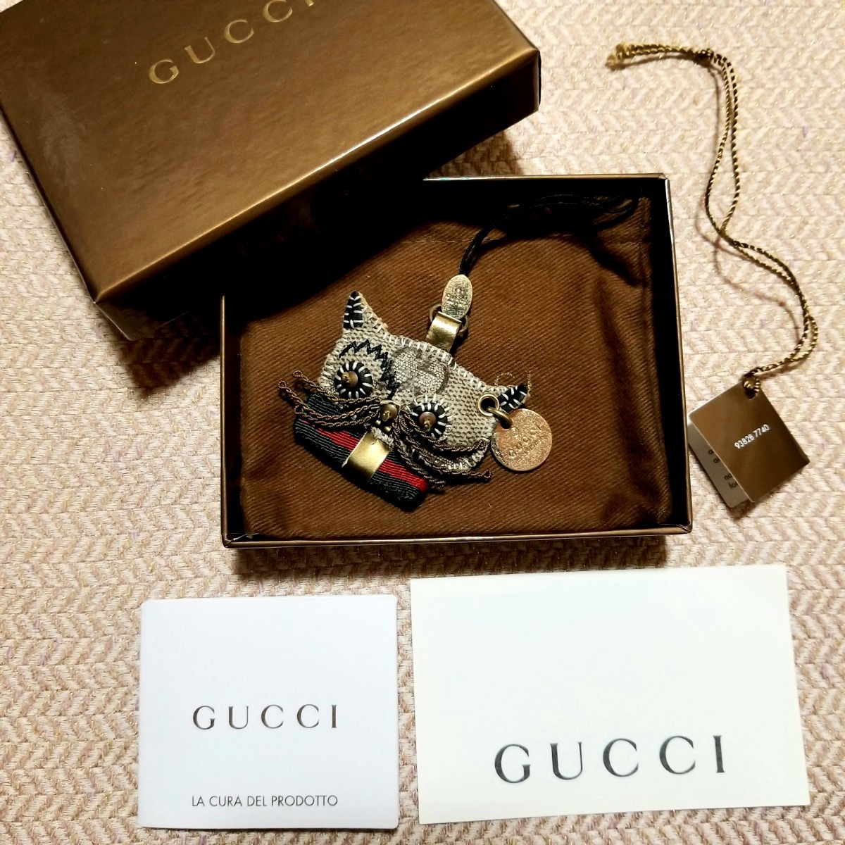 GUCCI 今月末までの価格です 直営店購入 限定 グッチョリ 猫 チャーム