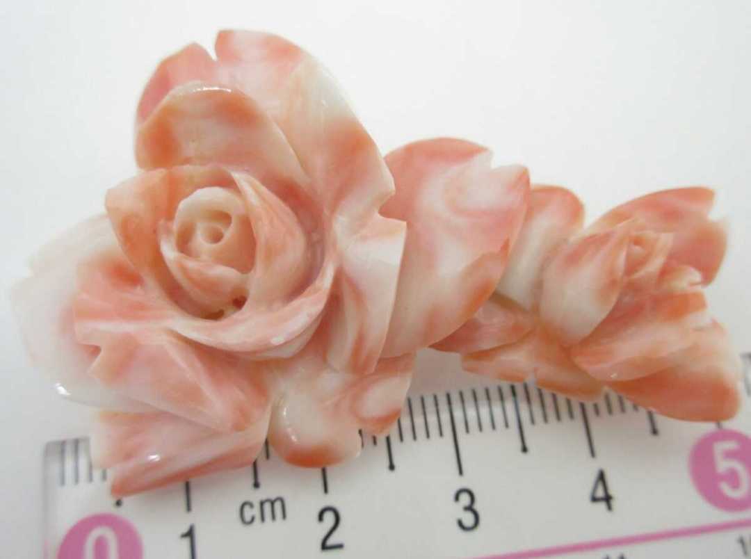 TOP】珊瑚 サンゴ 13.1g 薔薇 ブローチ 帯留め ルース 根付 h68