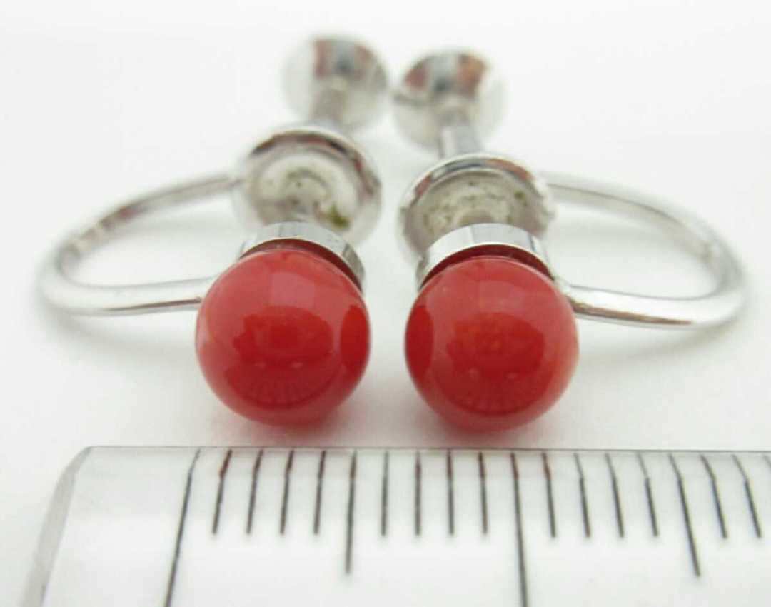 [TOP]. red .. coral 5.75mm 5.8mm earrings loose netsuke i756.