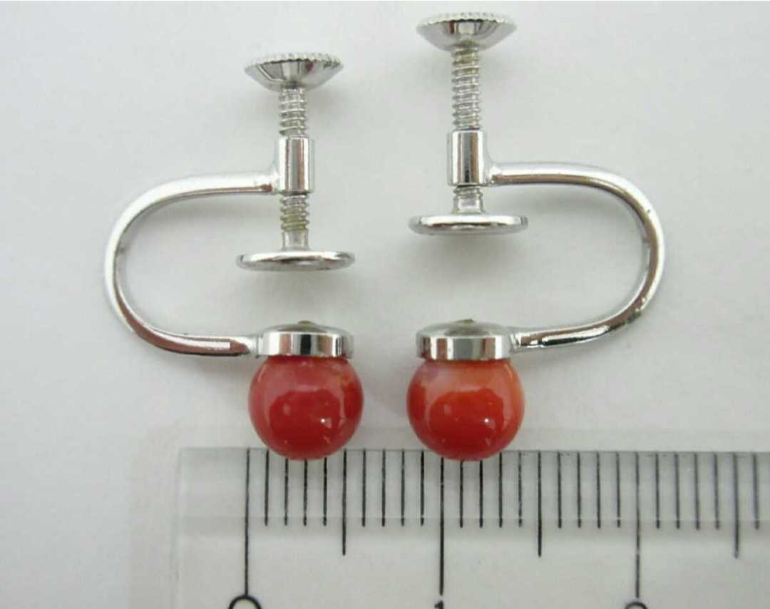 [TOP]. red .. coral 5.75mm 5.8mm earrings loose netsuke i756.