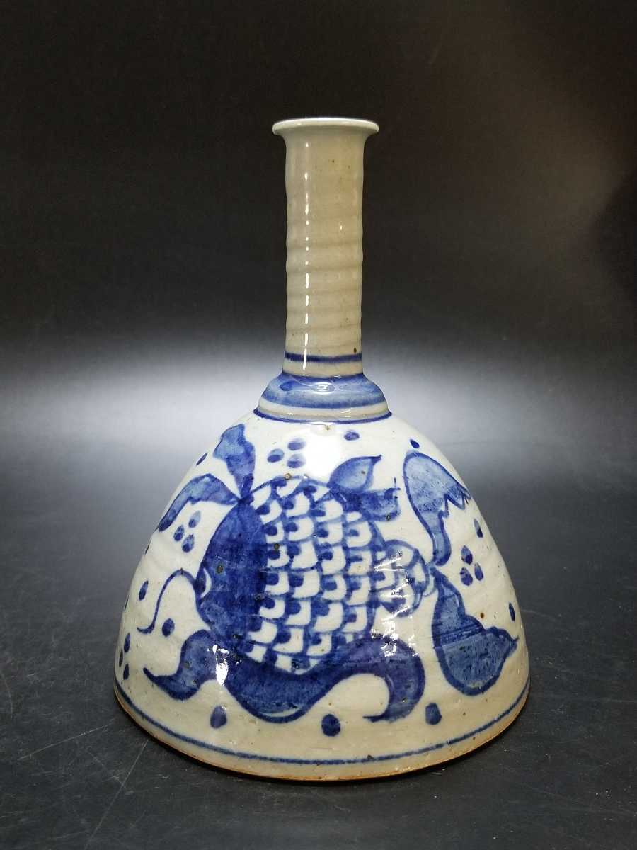 【未使用】信楽焼 花瓶 魚絵 舟徳利型 高さ19.5cm 一輪挿し 花器 手描き 染付 陶器 磁器 在銘