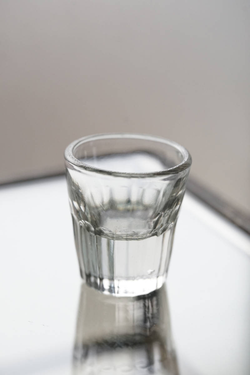 古い型ガラスのトロンプルイユのショットグラス リキュールグラス / 19-20世紀・フランス / 硝子 ワイングラス アンティーク 古道具 B_画像2