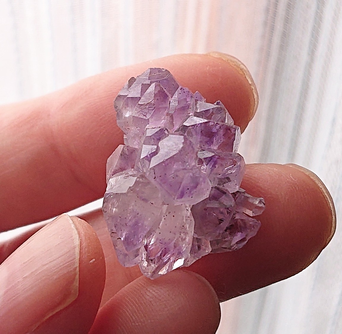 蓮華草の花のようなアメジスト(紫水晶)ミニサイズ クリア 海外鉱物標本_画像4