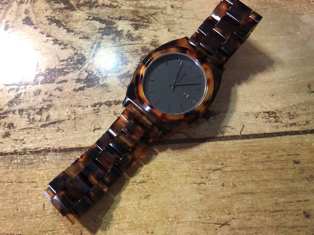 がついてい NIXON 腕時計 べっ甲の通販 by msksm|ニクソンならラクマ ...