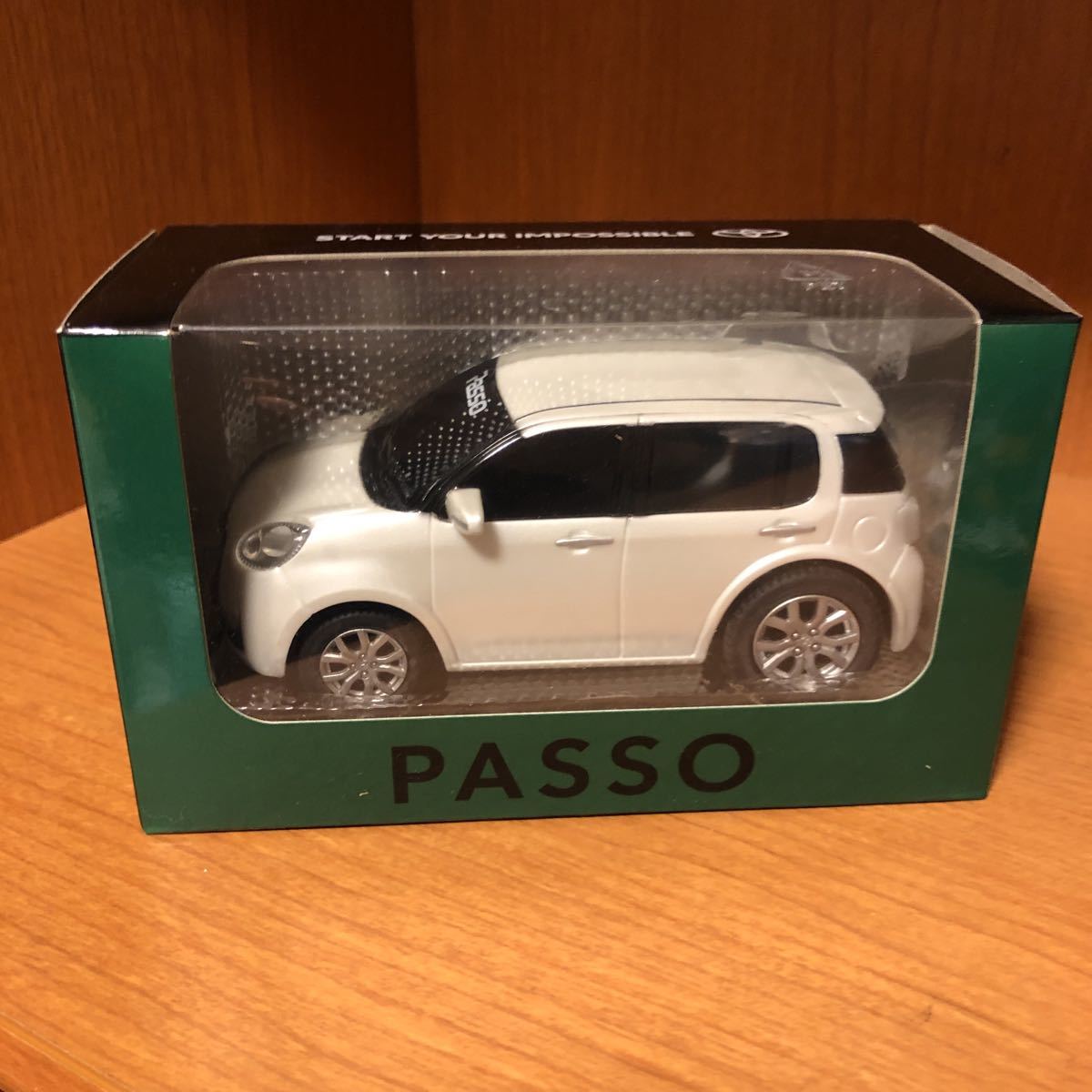 トヨタ パッソ モーダ PASSO MODA プルバックカー パールホワイト 非売品ミニカー
