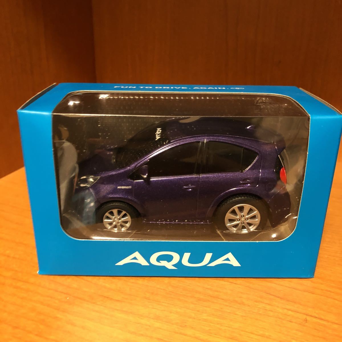 Paypayフリマ トヨタ アクア Aqua 非売品 カラーサンプル ミニカー 紫 ジュエリーパープルマイカメタリック