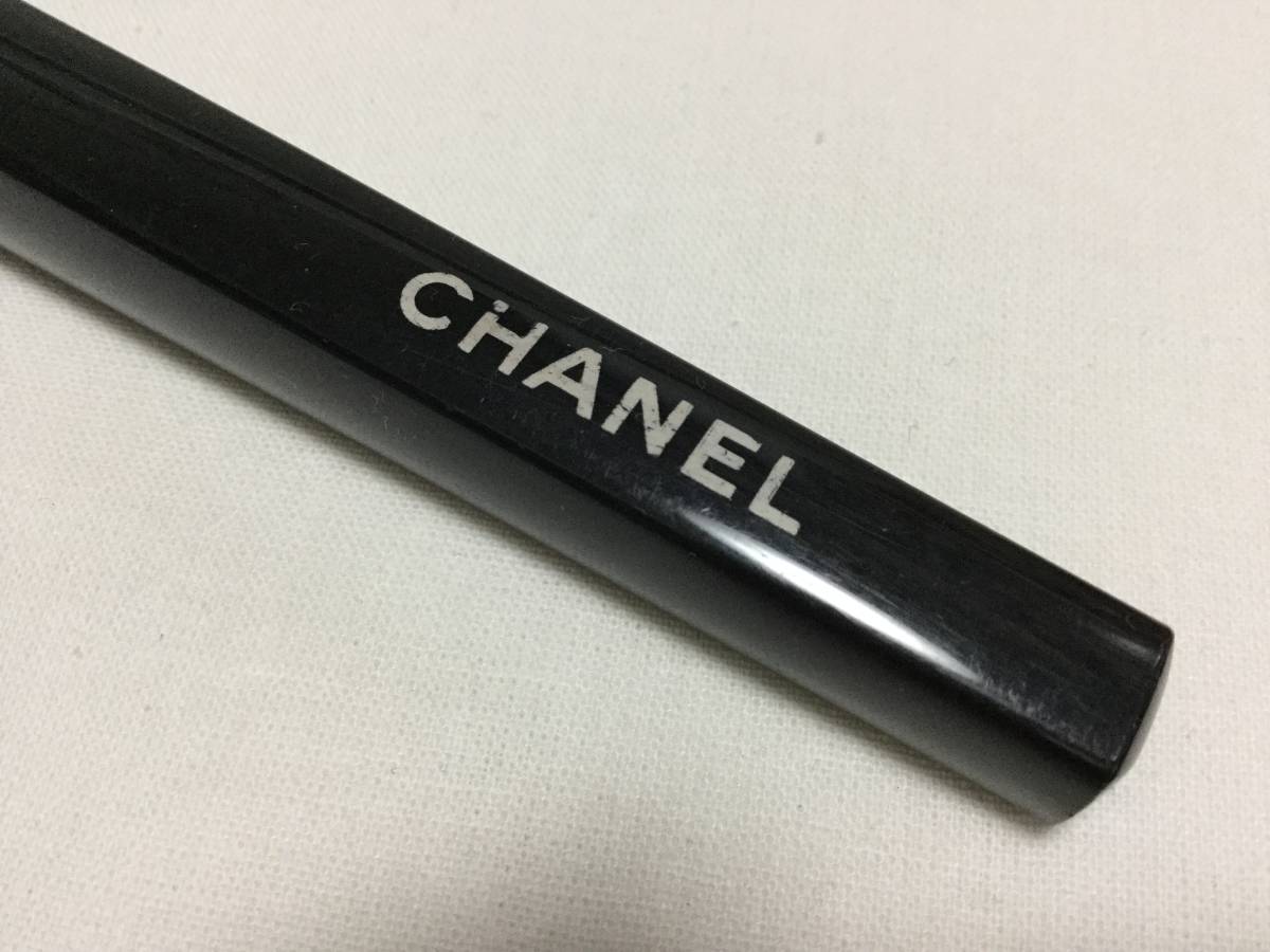 # secondhand goods!! CHANEL face brush 20cm long type postage 120 jpy!