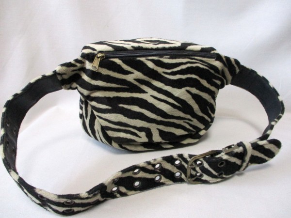 [N549] Zebra рисунок сумка-пояс * боа чёрный × бежевый довольно большой размер W24cm