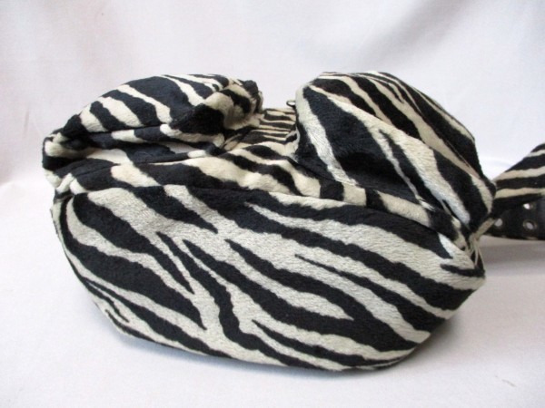 [N549] Zebra рисунок сумка-пояс * боа чёрный × бежевый довольно большой размер W24cm
