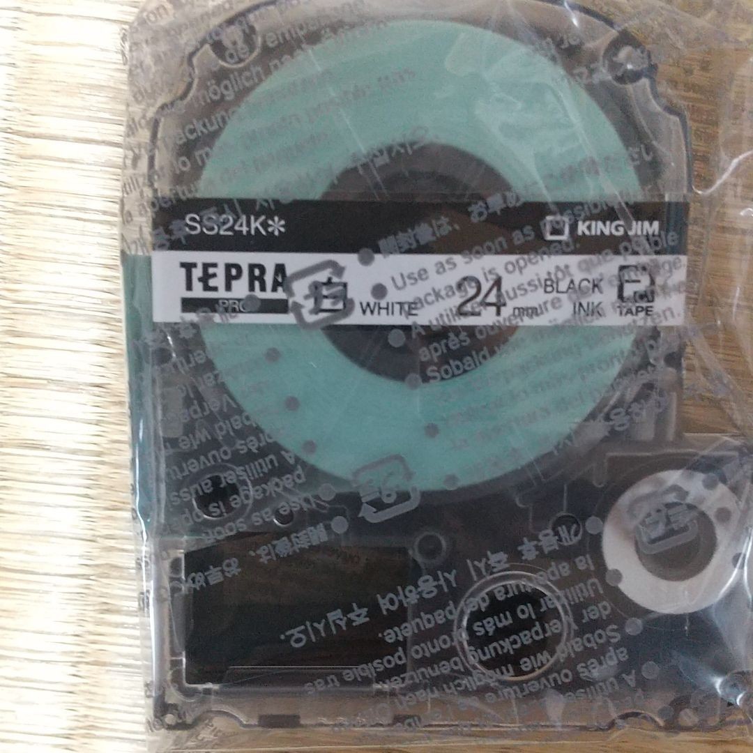 新品 24㎜ KING JIM Tepra 黒文字 白テープ テプラ テプラプロ