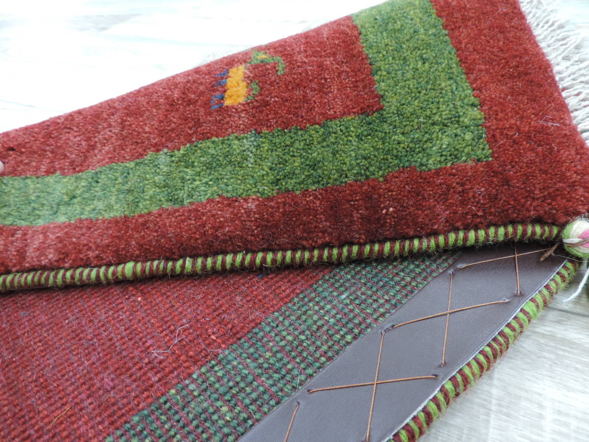 ギャッベ ギャベ 手織り ギャッベの本場（イラン シラーズ産）座布団サイズ：64cmx43cm カーペット 絨毯【本物保証】