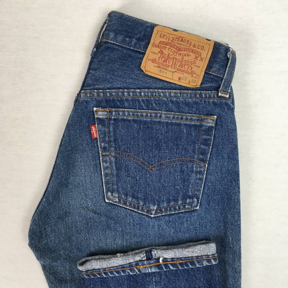 【80s】Levi's リーバイス 501 old CARE INSTRUCTIONS INSIDE GARMENT 米国製 80～85年 ジーンズ W29 L33 刻印558 赤タブプリント 脇割_画像1