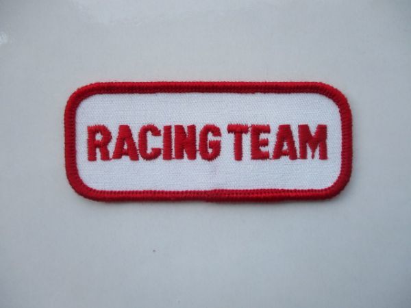 レーシング チーム RACING TEAM 長方形 赤 ロゴ ワッペン/ 刺繍 F1 自動車 カー用品 整備士 作業着 ビンテージ 48_画像1