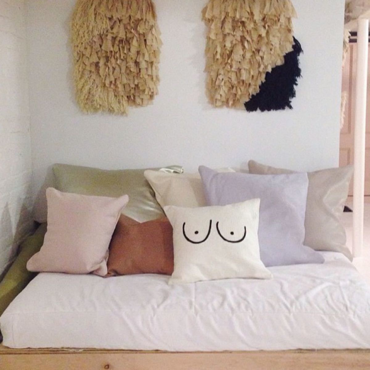 世界有名な picnic cold 新品 Boob クッションカバー Cream Pillow