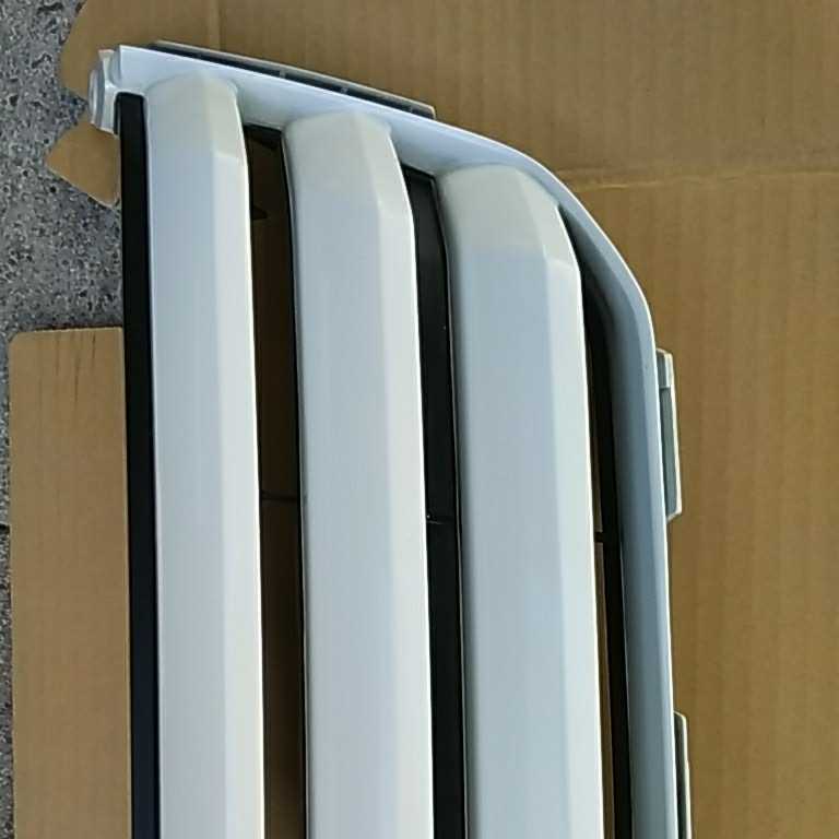  Noah 60 series original front grille pearl white 08423-28170 08423-28200 051