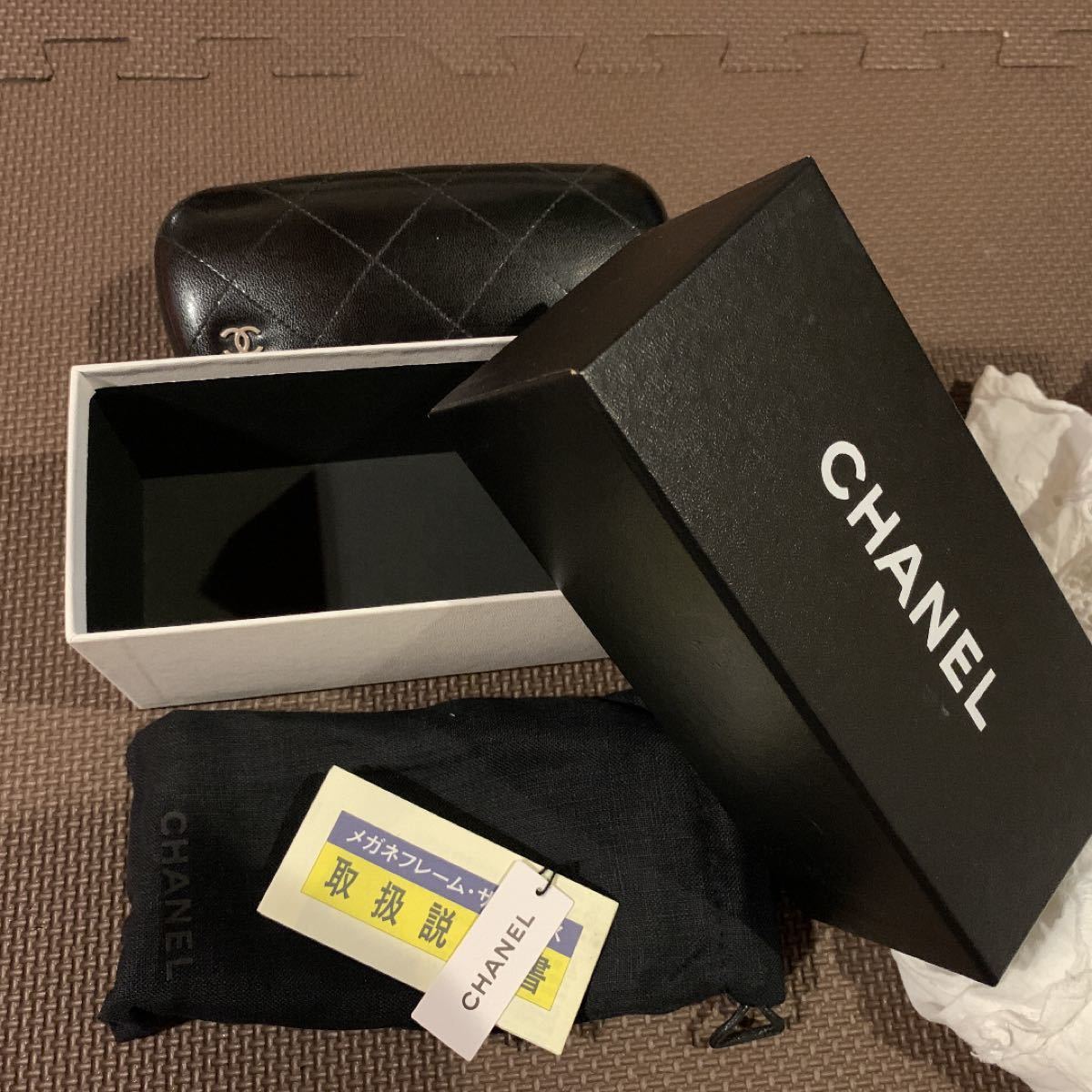 CHANEL 愛沢えみり 色違い シャネル リボン サングラス ブラウン CHANEL 愛沢えみり 色違い シャネル リボン サングラス ブラウン