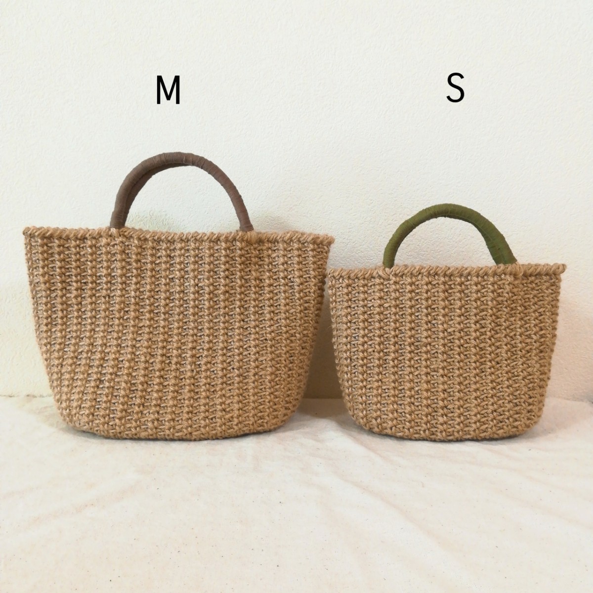 【持ち手の色が選べる】模様編みの麻のかごバッグ＊Mサイズ