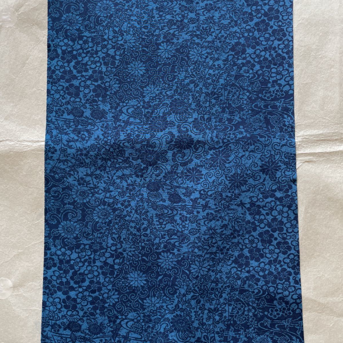正絹　本藍染　型染　流水花唐草文　上質　２枚　ハギレ