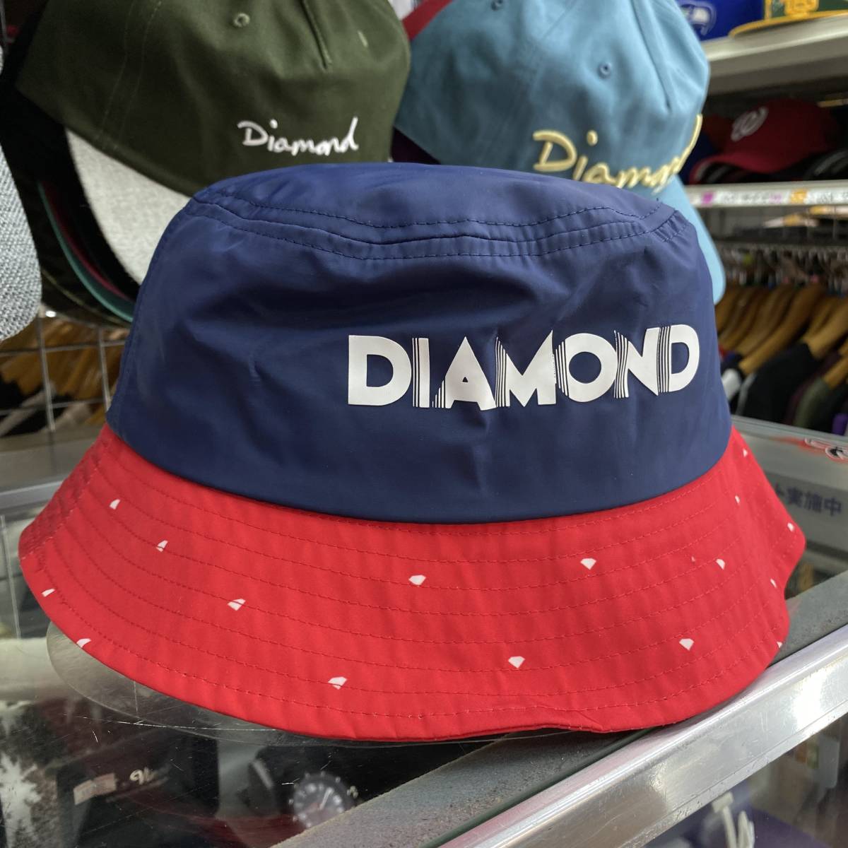 USA正規品  Diamond Supply Co. ダイヤモンドサプライ DECO BUCKET HAT バケットハット 撥水 ナイロン 2トーン 紺 赤 ダイヤドット