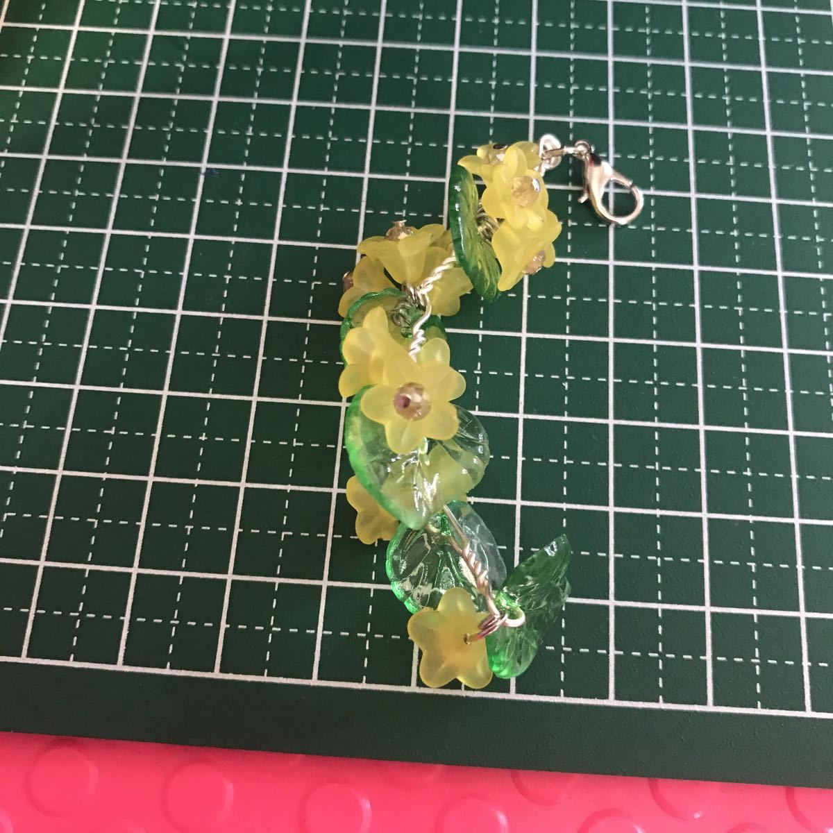 .. flower seems . strap # yellow color # small flower 