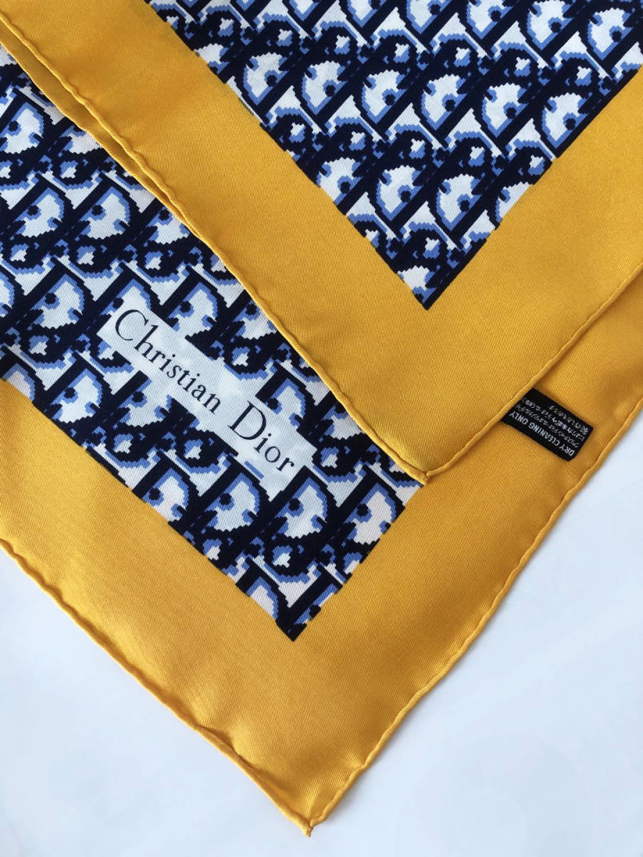 超珍しい色美品Christian Dior クリスチャンディオールvintage ビンテージロゴトロッター総柄 シルク大判スカーフ サイズ78×79㎝ 超珍しい色美品Christian Dior クリスチャンディオールvintage ビンテージロゴトロッター総柄 シルク大判スカーフ サイズ78×79㎝