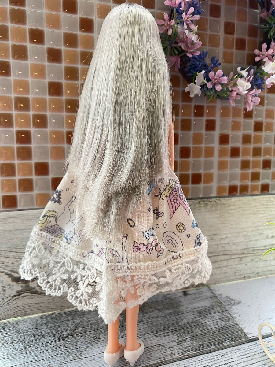 リトルファクトリーオリジナルドール お人形教室 リカちゃん 髪色シルバー 洋服 ハンドメイドピアス パンプス 帽子 4点セット|PayPayフリマ リトルファクトリーオリジナルドール お人形教室:スタンダードリカちゃん 髪色:黒えらべるドレス小物セット