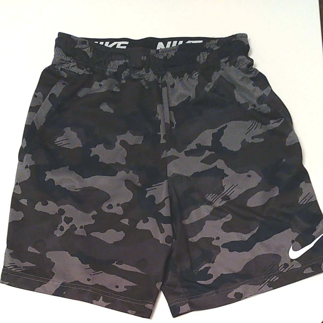 Nike 迷彩柄 ランニングパンツ M 新品未使用 ナイキ 迷彩 柄ショートパンツMサイズ|Yahoo!フリマ(旧PayPay