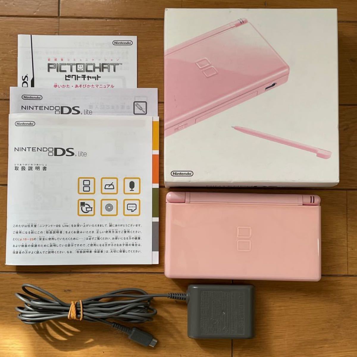 任天堂 ニンテンドーDS Lite ノーブルピンク本体、ACアダプター、その他付属品一式　箱説付