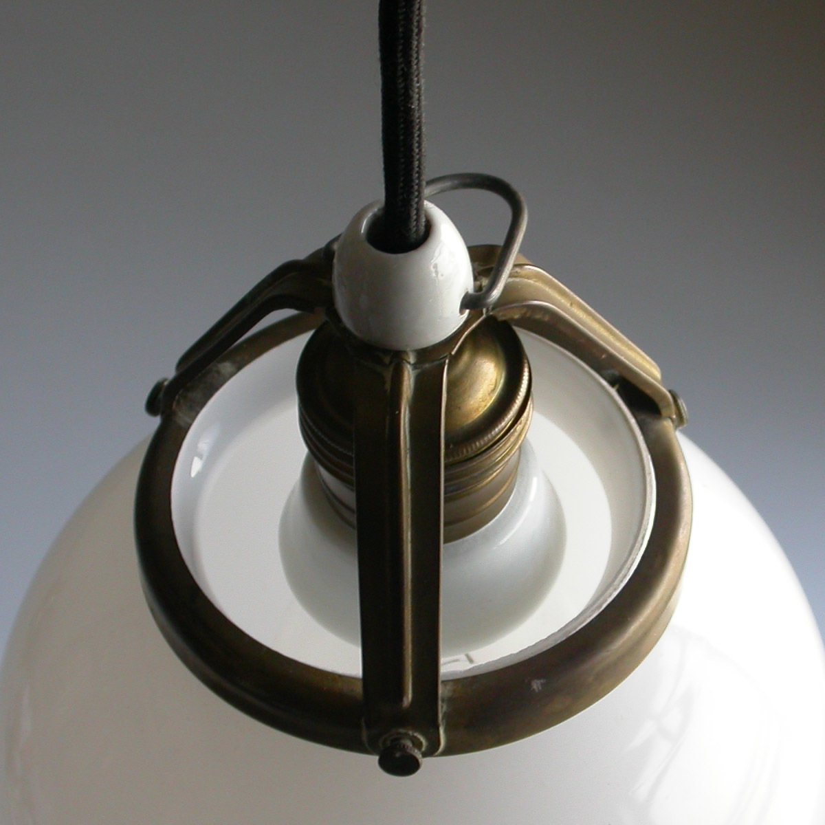 . white glass brass pendant lighting φ15cm ( weight :0.7kg)/ 1930 period doi Tour ru deco Vintage lamp 