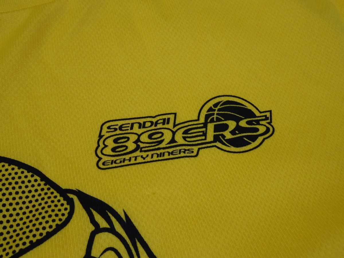 official 89ERS basketball team short sleeves T-shirt respondent . shirt sizeL yellow color 