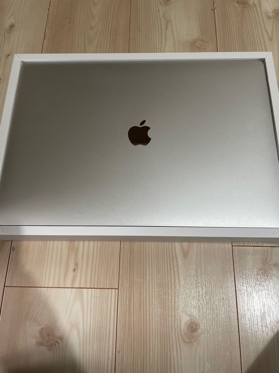 【美品】MacBook Pro Retinaディスプレイ 2600/16 MVVL2J/A シルバー