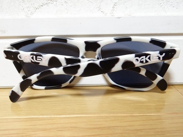  rare 80 period Vintage OAKLEY Oacley sunglasses cow pattern Zebra white black Old Surf surfing wave riding snowboard that time thing 