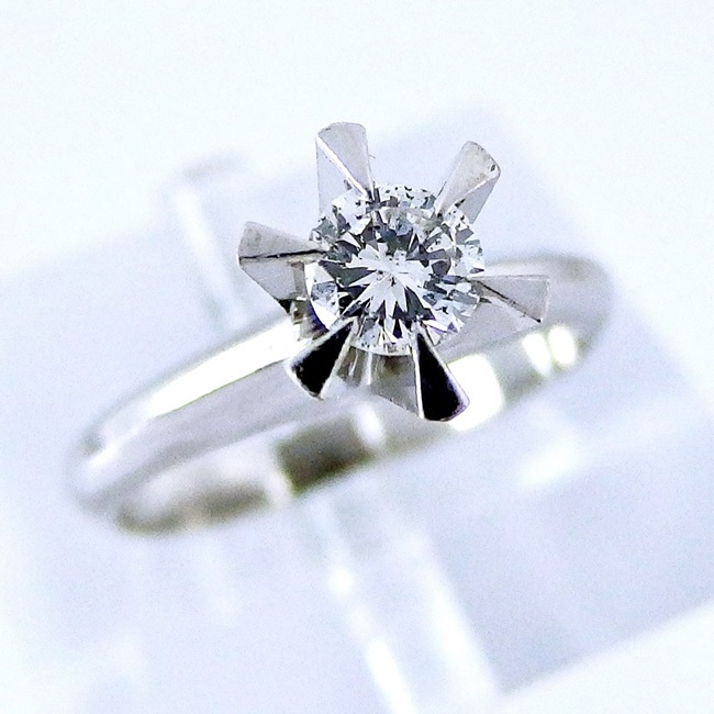 半額SALE／ Pt900 ☆立爪リング 指輪 ◇ダイヤモンド0.32ct 4月誕生石