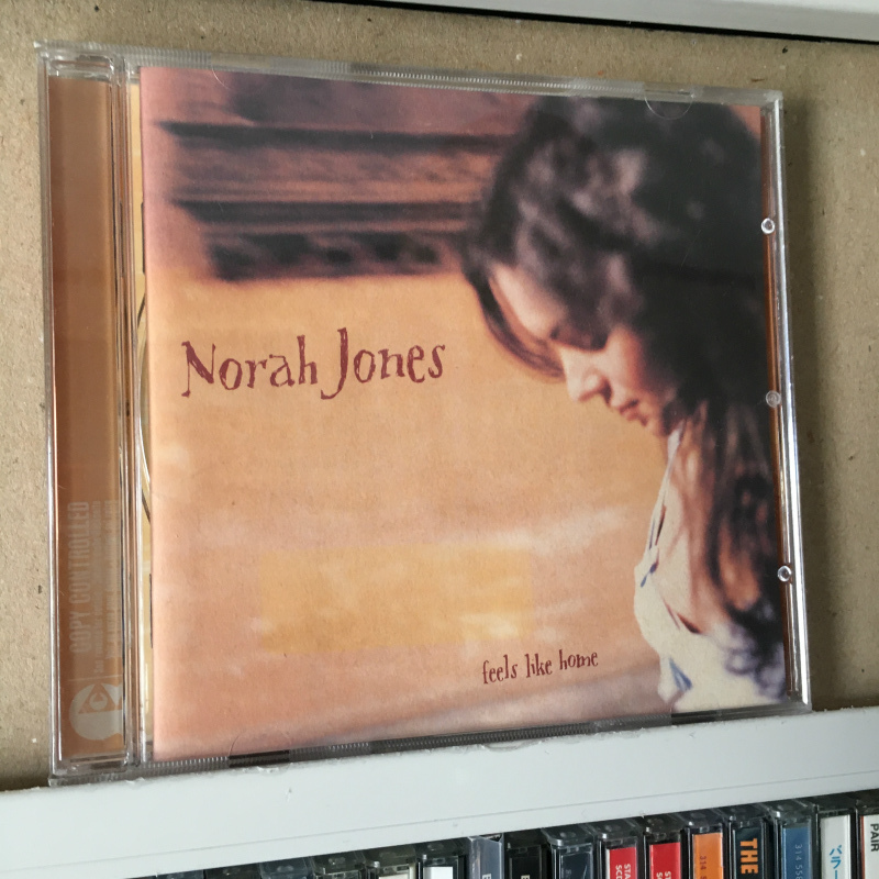 Norah Jones「feels like home」＊グラミー賞8部門受賞という快挙をなし遂げた21世紀のシンデレラ・ガールの2ndアルバム_画像1