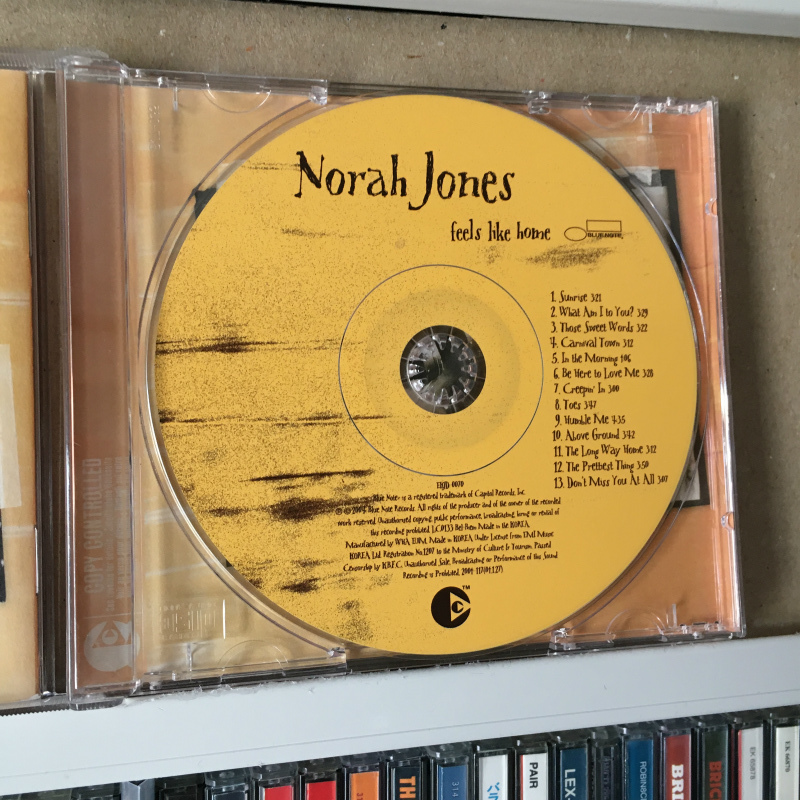 Norah Jones「feels like home」＊グラミー賞8部門受賞という快挙をなし遂げた21世紀のシンデレラ・ガールの2ndアルバム_画像4