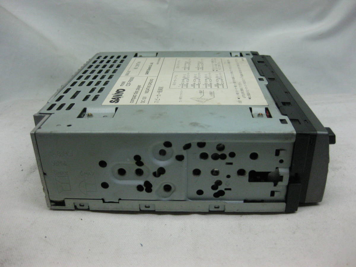 K-586　SANYO　サンヨー　CDF-R9000　1Dサイズ　CDデッキ　故障品_画像4