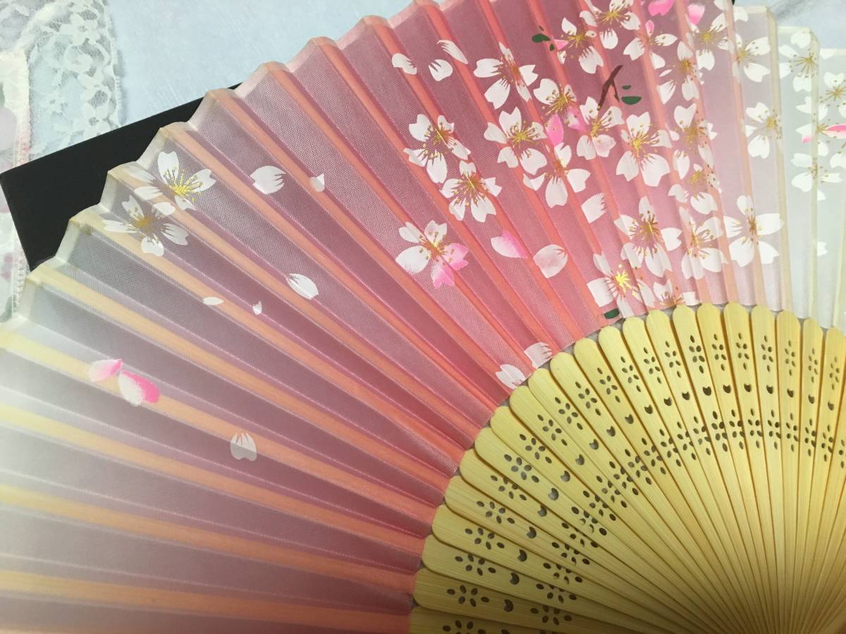 桜花柄布製タッセル付扇子 幅約35丈21cm レース付百合花柄ハンカチ約40cm角 レース部分含む 扇子 売買されたオークション情報 Yahooの商品情報をアーカイブ公開 オークファン Aucfan Com 桜花柄布製タッセル付扇子 幅約35丈21cm レース付百合花柄ハンカチ約40cm角 レース部分含む 扇子 売買されたオークション情報 Yahooの商品情報をアーカイブ公開 オークファン Aucfan Com