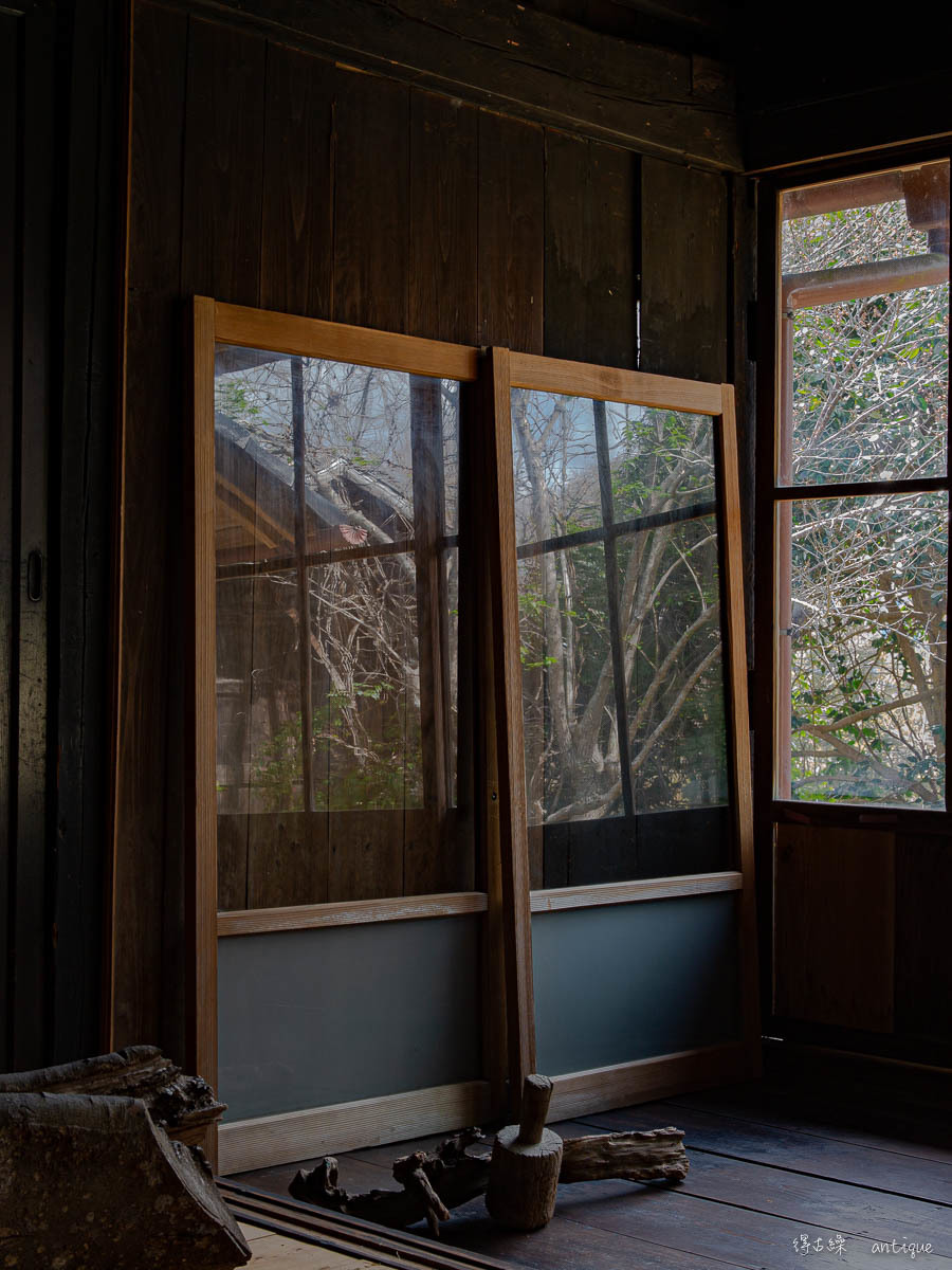 [ старый дом в японском стиле. двери ] кипарисовик туполистный. obi ввод большой окно / высота 1374 ширина 682/ латунь ключ дверь машина есть /.. . кипарис / из дерева окно из дерева двери . дверь раздвижная дверь / античный старый двери выгода старый .